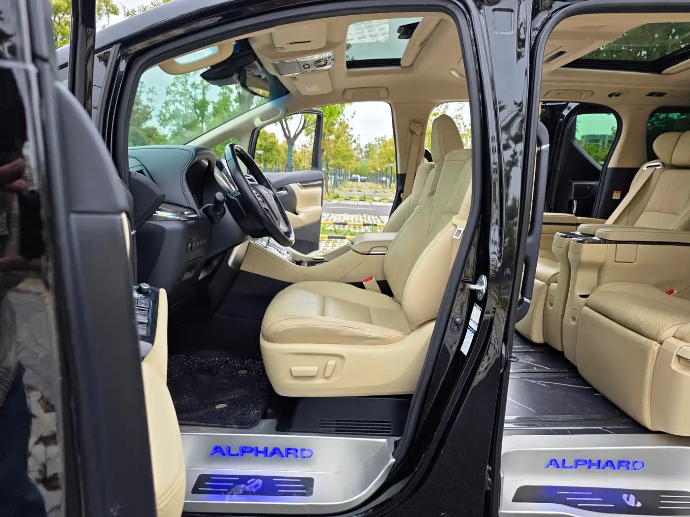 Toyota Alphard 2021 Hybrid 2.5L Premium фото 4