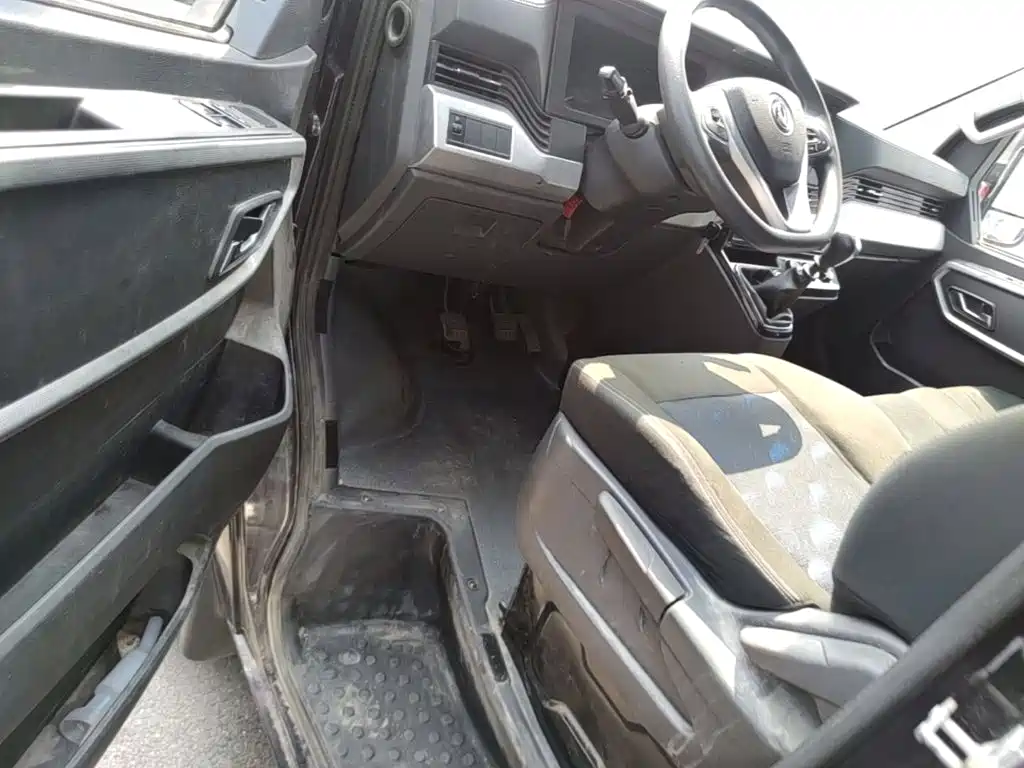 Dongfeng Yufeng Yufeng 2023 2023 V9+ 2.0T Manual FWD Multi-purpose Medium Wheelbase Medium Roof 7/8/9 Seater