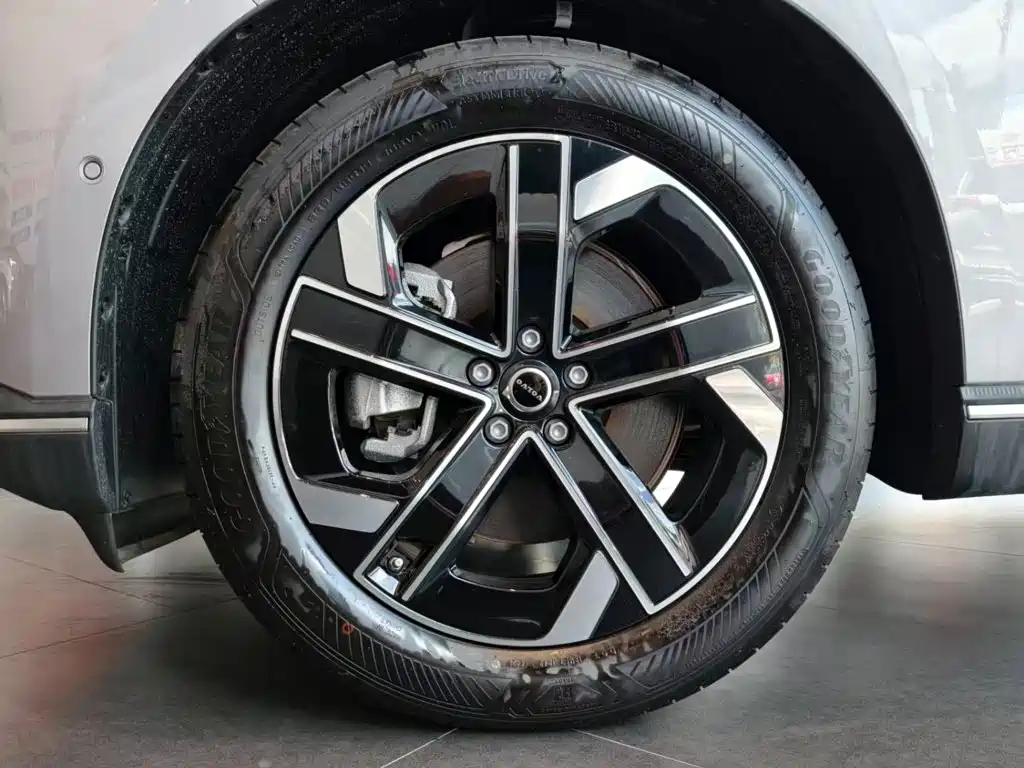 Volvo XC70 Plug-in Hybrid 2026 2025 Standard