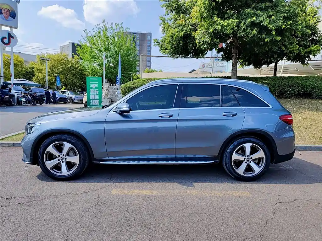 Mercedes-Benz GLC 2017 GLC 260 4MATIC Luxury фото 3