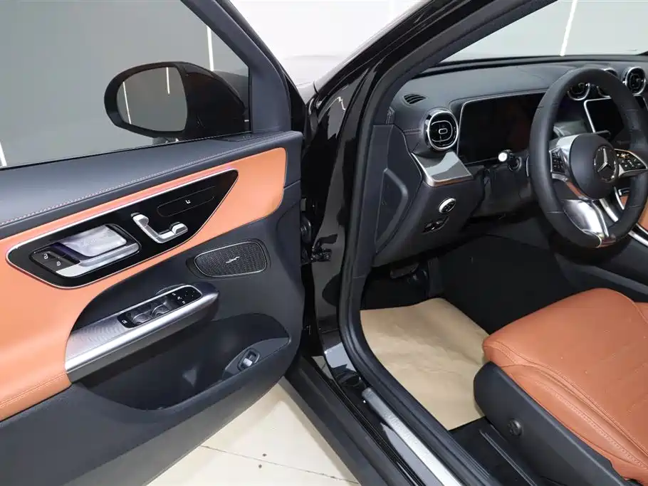 MERCEDES-BENZ GLC