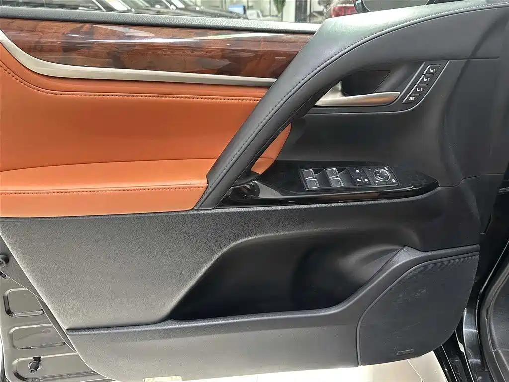 Lexus LX 2017 570 Prestige Luxury фото 6