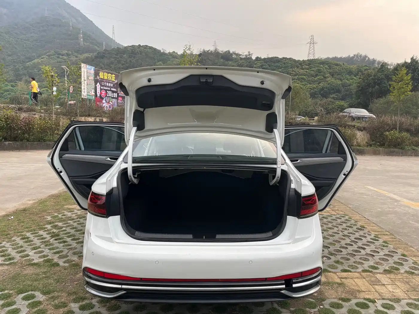 Volkswagen Sagitar 2023 Model Year 200TSI DSG Surpass Edition фото 11