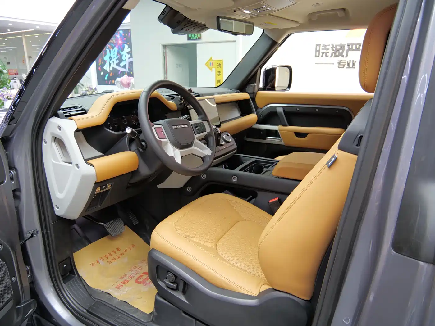 Land Rover Defender 2023 Facelift 90 3.0T P400 Dark Special Edition фото 8