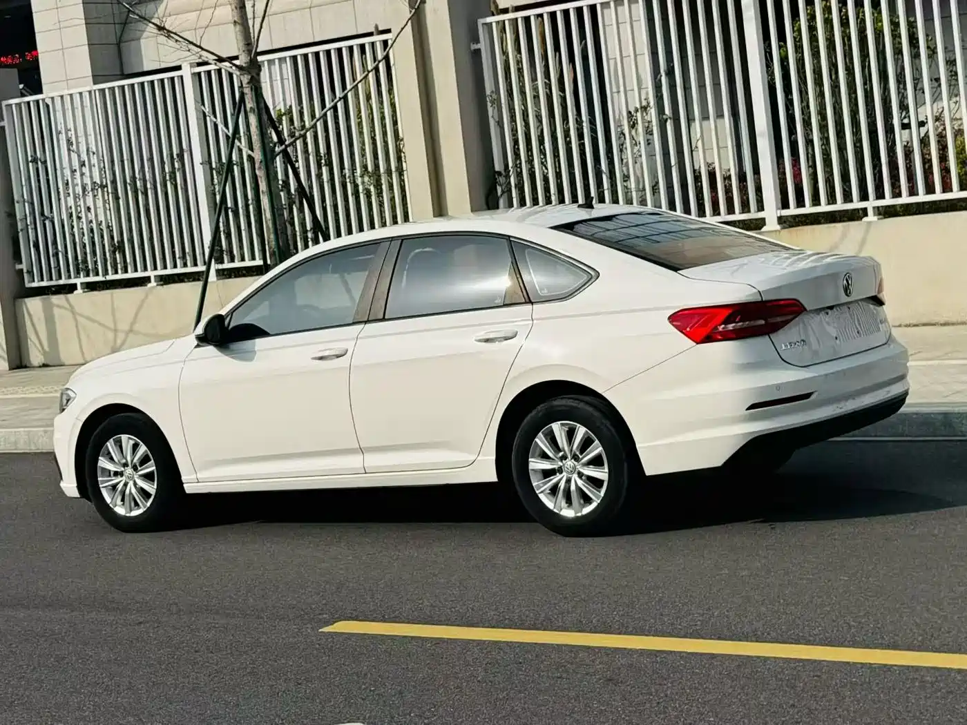 Volkswagen Lavida 2021 1.5L Automatic Trend Edition фото 2