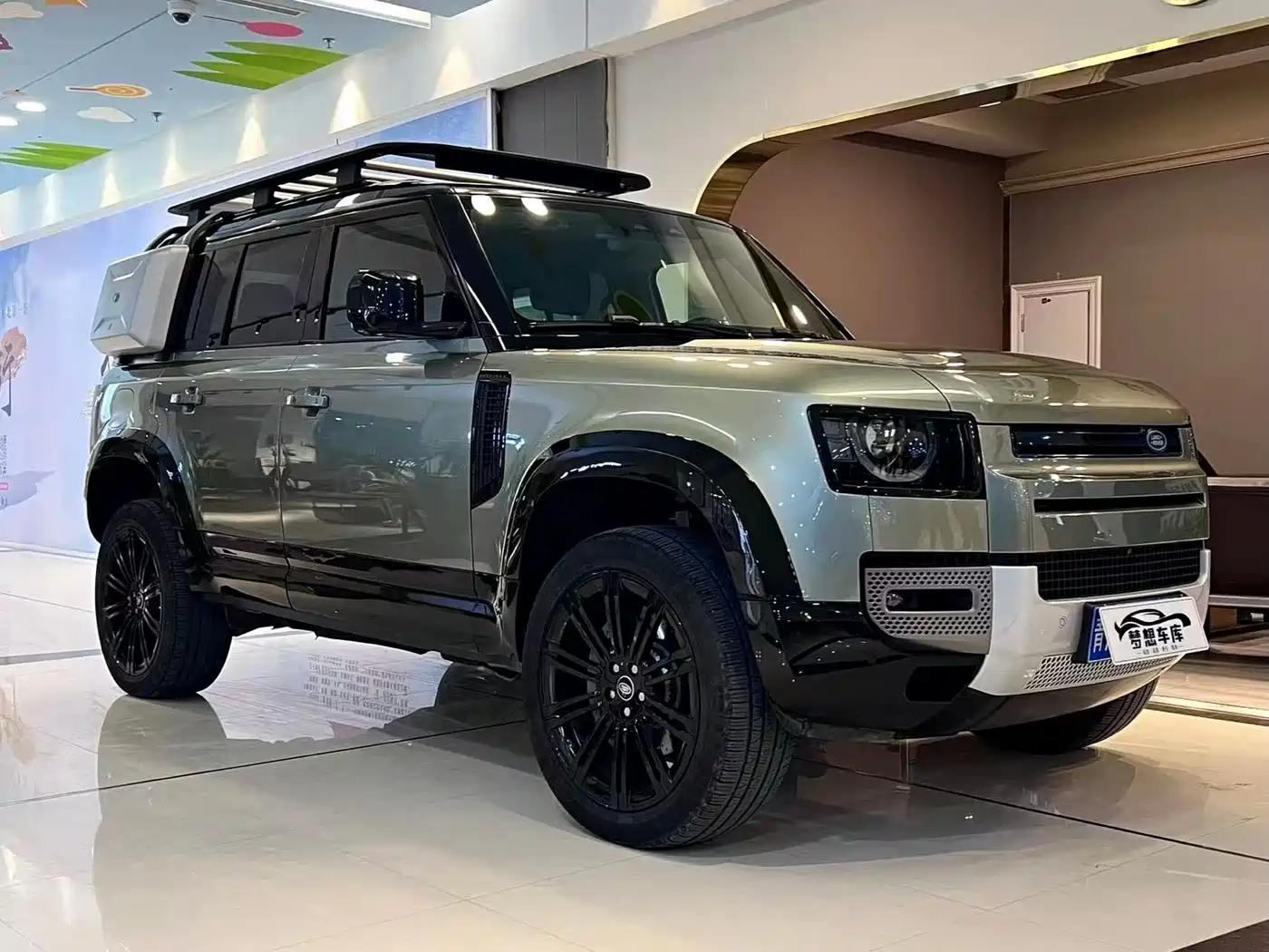Land Rover Defender 2020 Model 110 P400 HSE фото 3