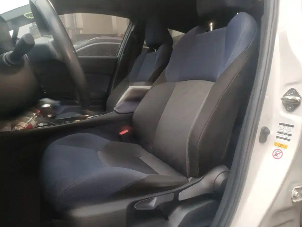 Фото 8 - Toyota C-HR