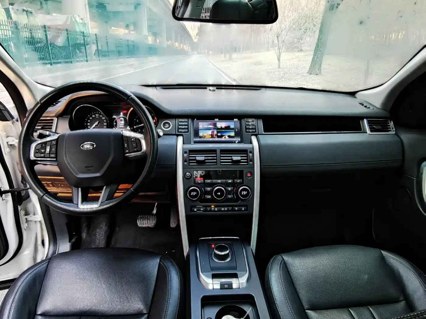 Land Rover Discovery Sport 2018 240PS HSE Edition фото 7