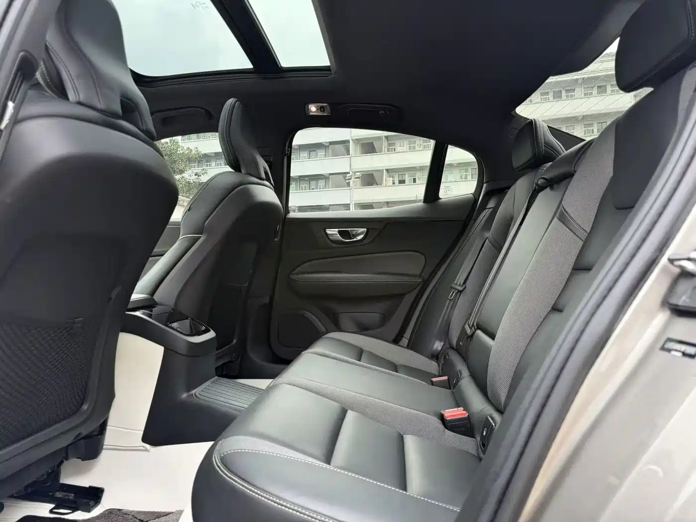 Volvo S60 Plug-in Hybrid 2022 2021 T8 Twin Engine AWD R-Design Sport Edition