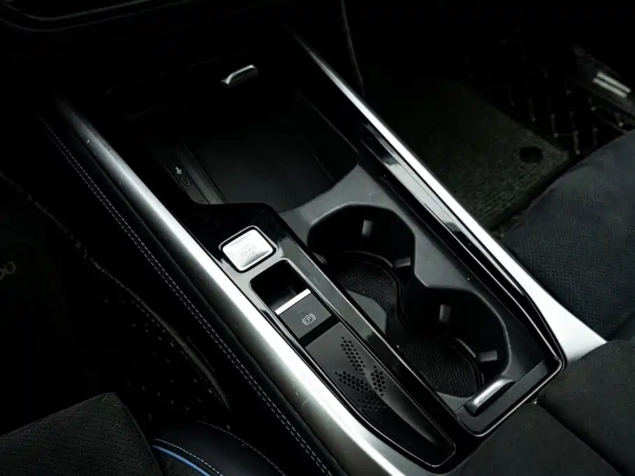 Volkswagen Passat 2025 Model Pro 380TSI Starlight Dragon Premium Edition фото 25