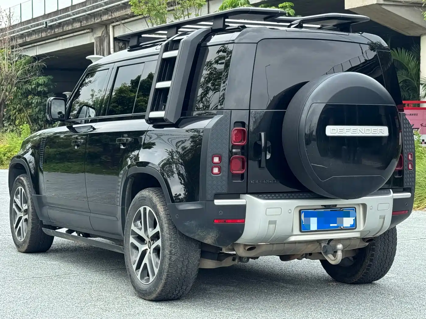 Photo 6 - Land Rover Defender