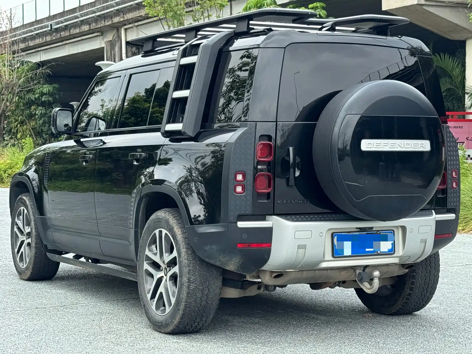 Photo 6 - Land Rover Defender