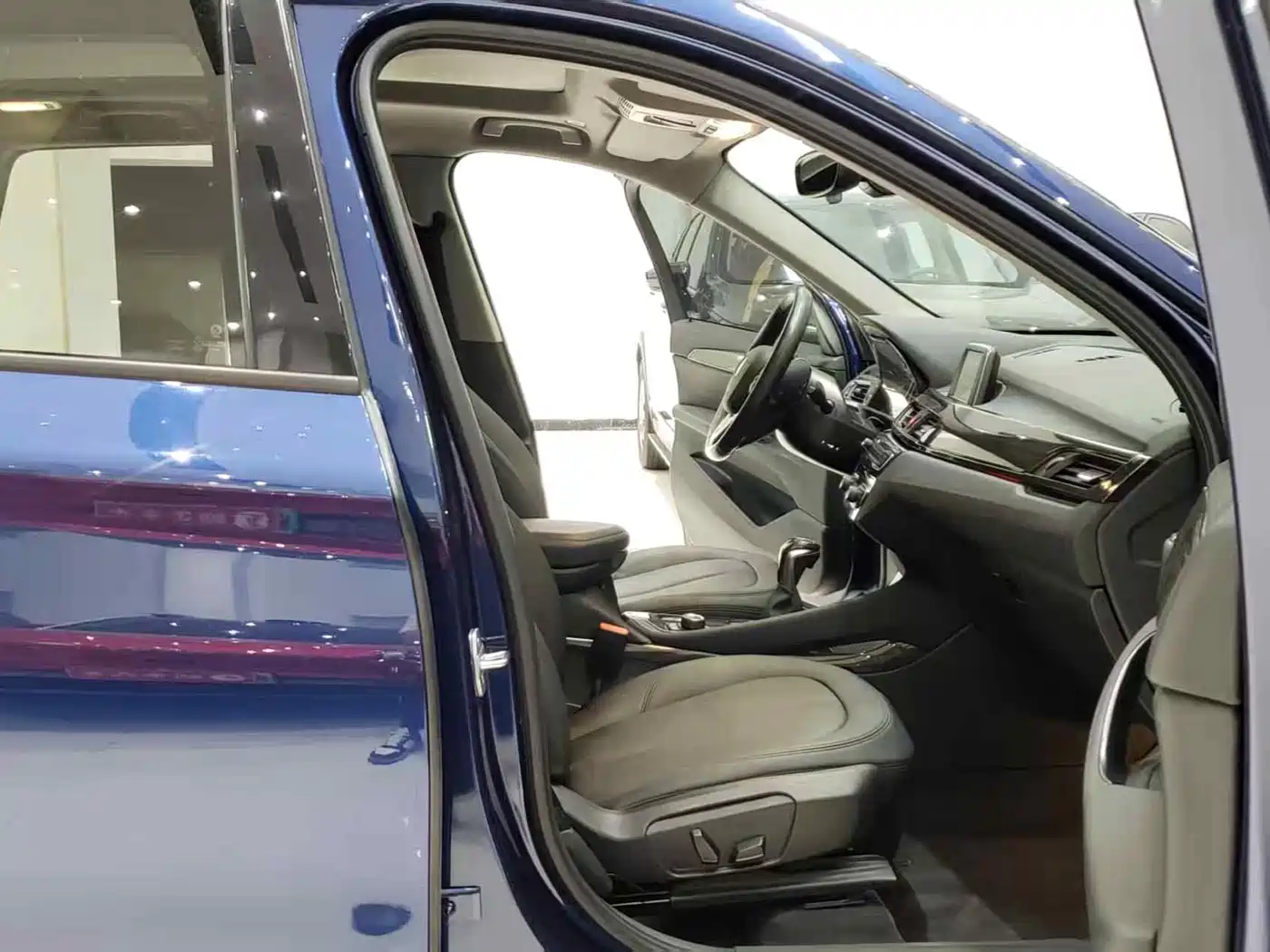 BMW X1 2016 sDrive18Li Premium Model фото 8
