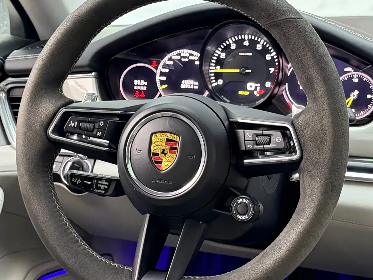 Photo 15 - Porsche Panamera New Energy