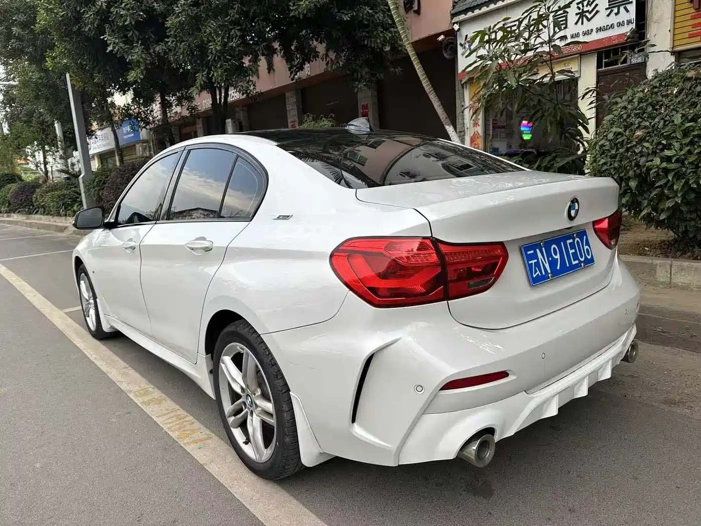 BMW 1 SERIES