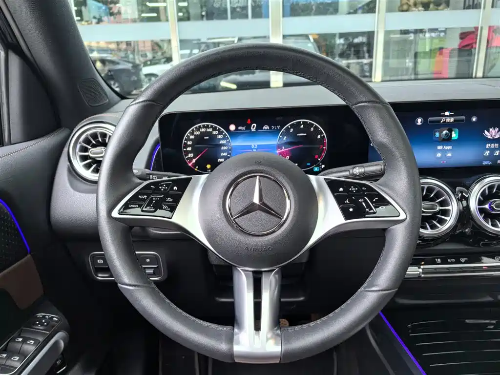 MERCEDES-BENZ GLB