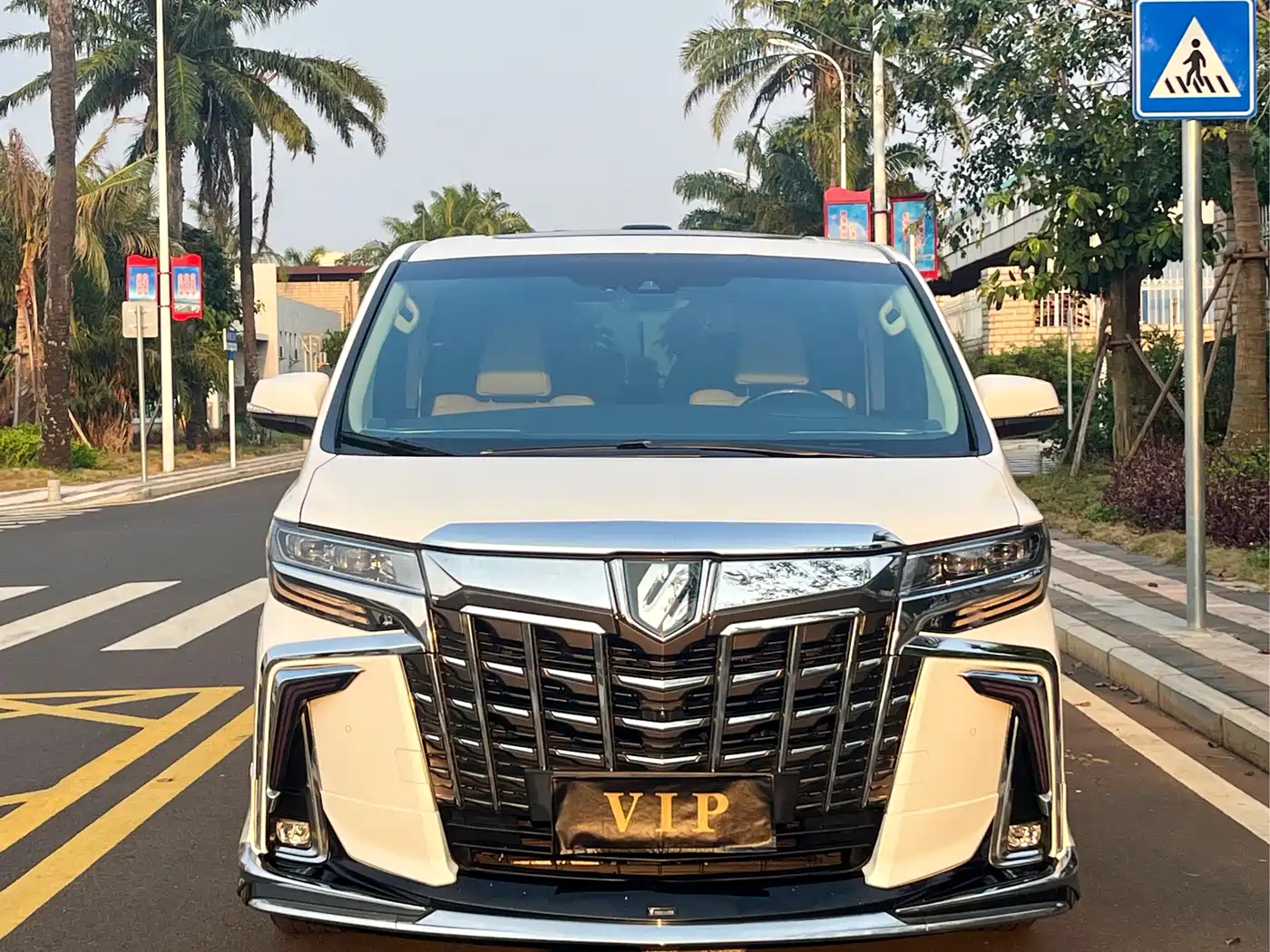 Toyota Alphard 2020 Hybrid 2.5L Premium Edition фото 2