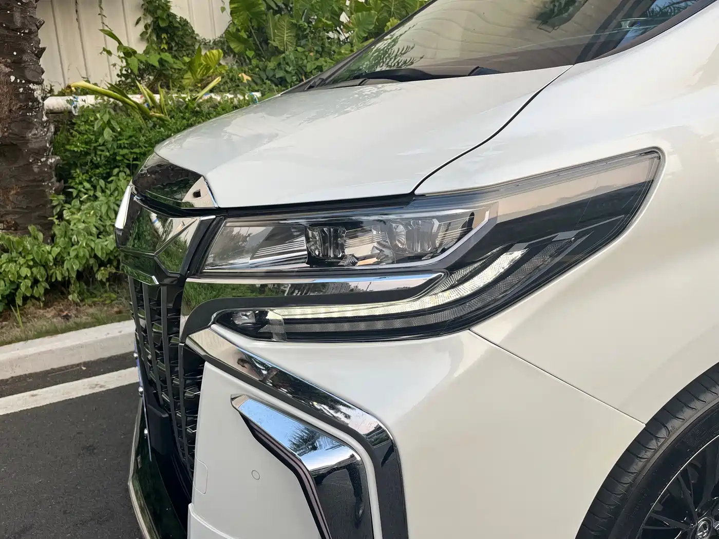 Toyota Alphard 2020 Hybrid 2.5L Premium Edition фото 24