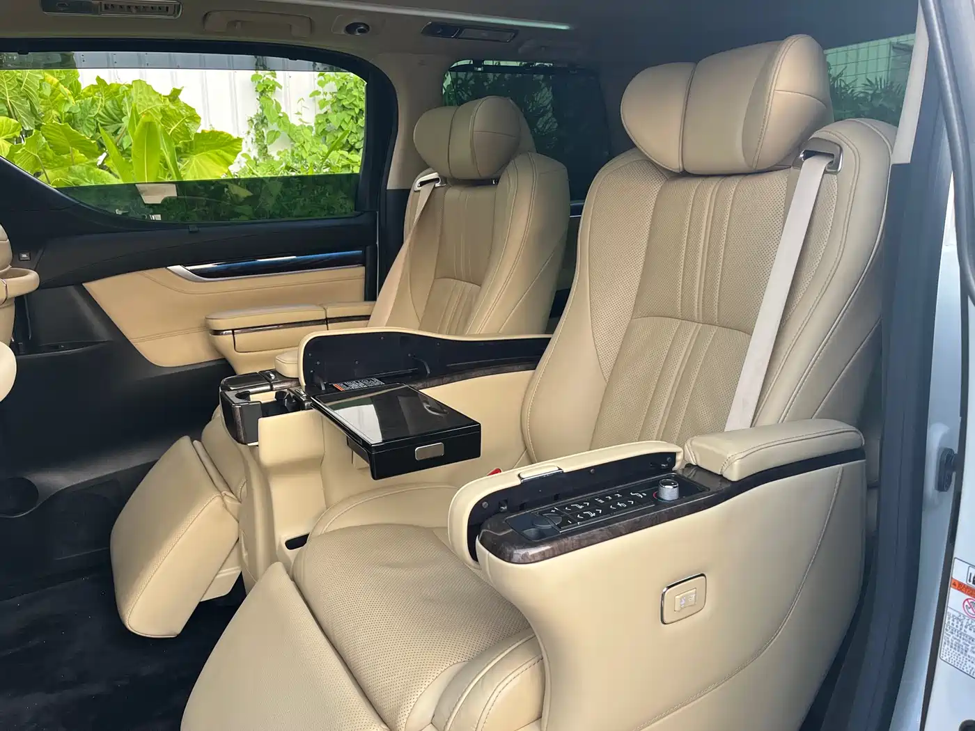 Toyota Alphard 2020 Hybrid 2.5L Premium Edition фото 21