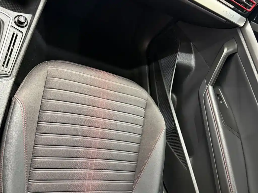 Volkswagen Lavida 2023 280TSI DSG Starlight Comfort Edition фото 13