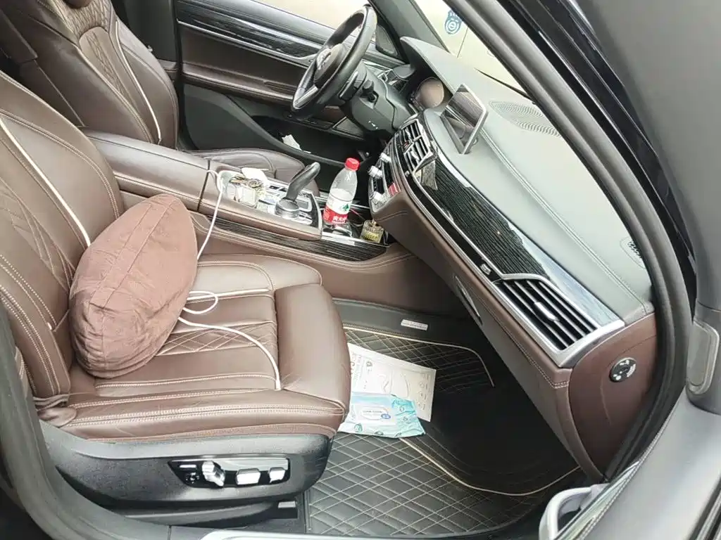 BMW 7 Series, миниатюра 13