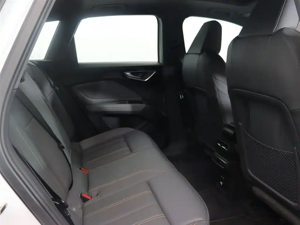 AUDI Q4 E TRON