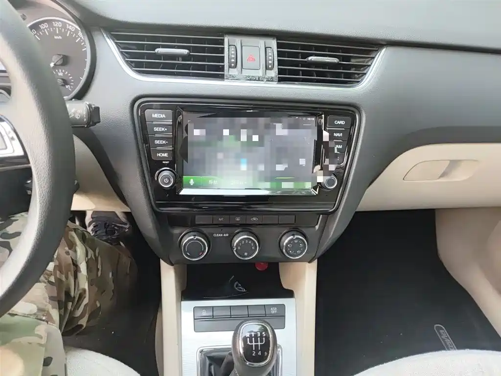 Škoda Octavia 2017 1.6L Manual ChuangXing фото 6