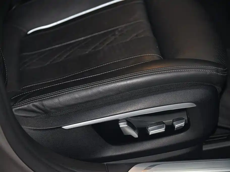 BMW 7 Series 2016 750Li xDrive 4-Seater фото 19