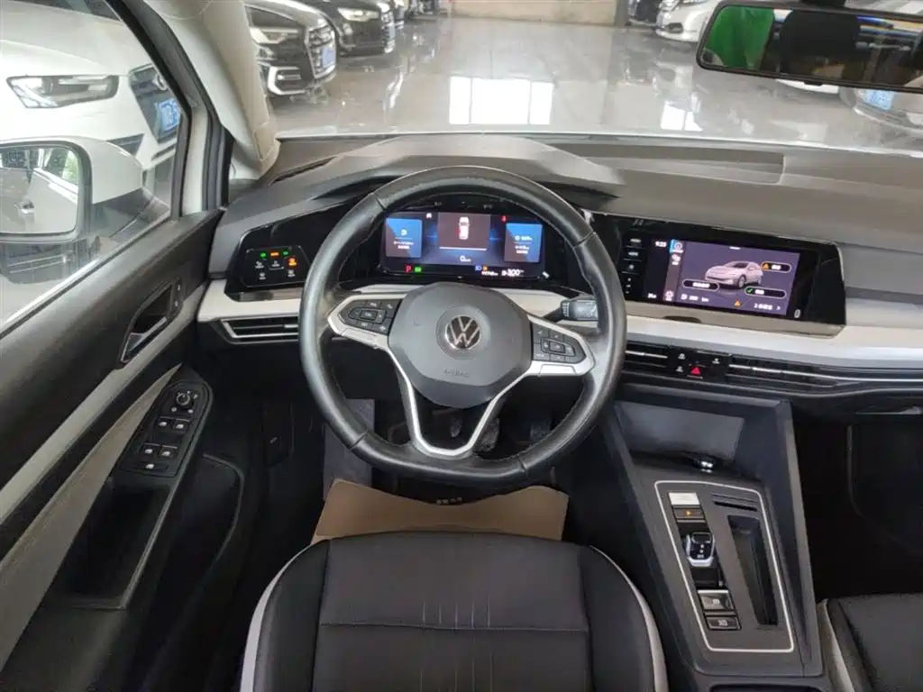 VOLKSWAGEN GOLF