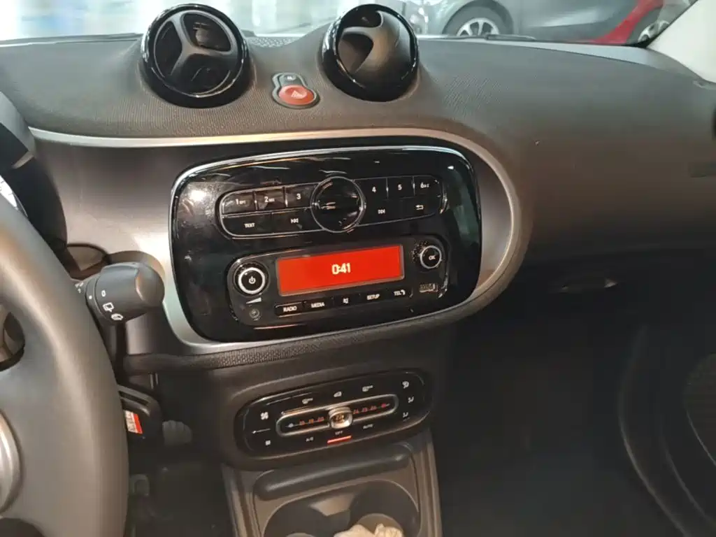 smart fortwo 2019 2019 0.9T 66kW Hardtop Wind Edition China VI