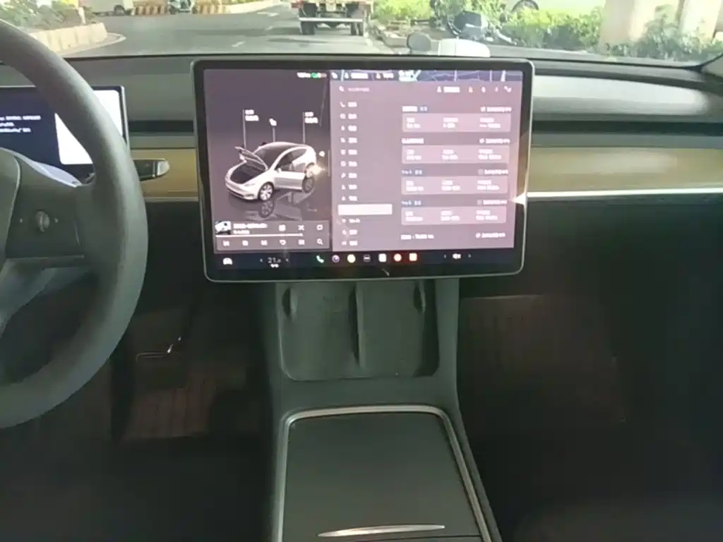 Фото 13 - Tesla Model Y