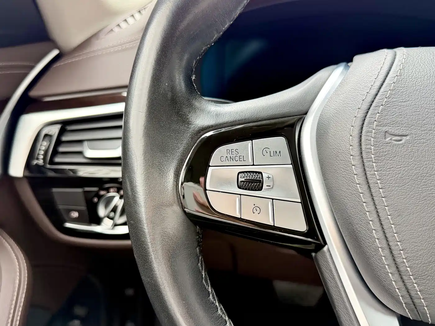BMW 5 Series 2020 525Li Luxury Package фото 16