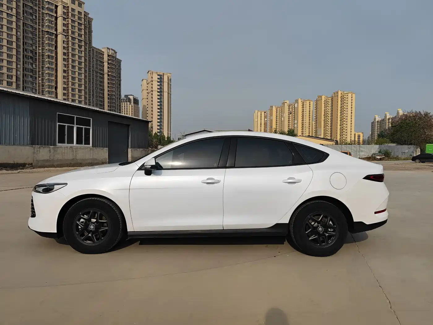 BYD Qin PLUS 2025 DM-i Smart Drive 55KM Leader фото 5