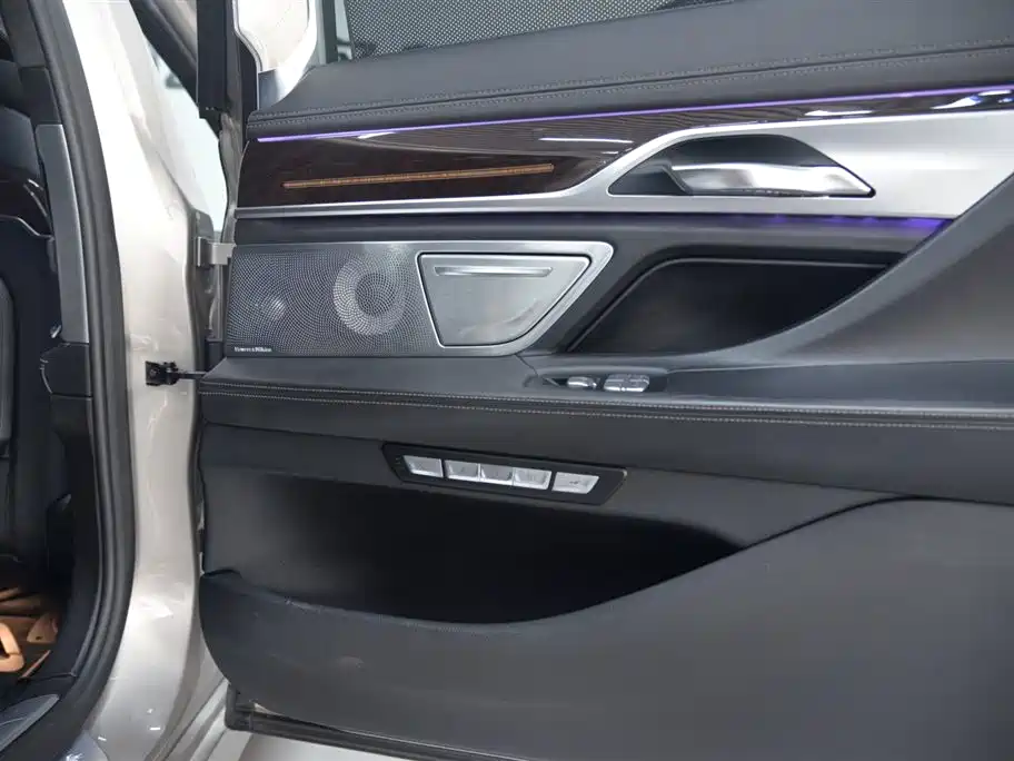 BMW 7 Series 2016 750Li xDrive 4-Seater фото 20