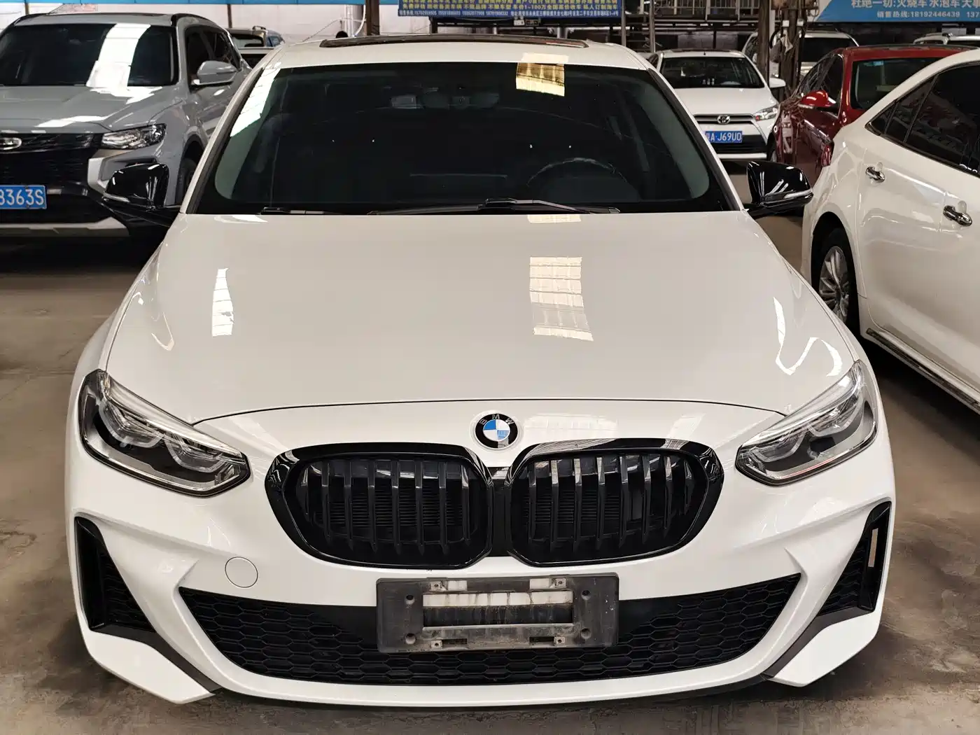 BMW 1 Series 2022 120i M Sport Shadow Edition фото 2