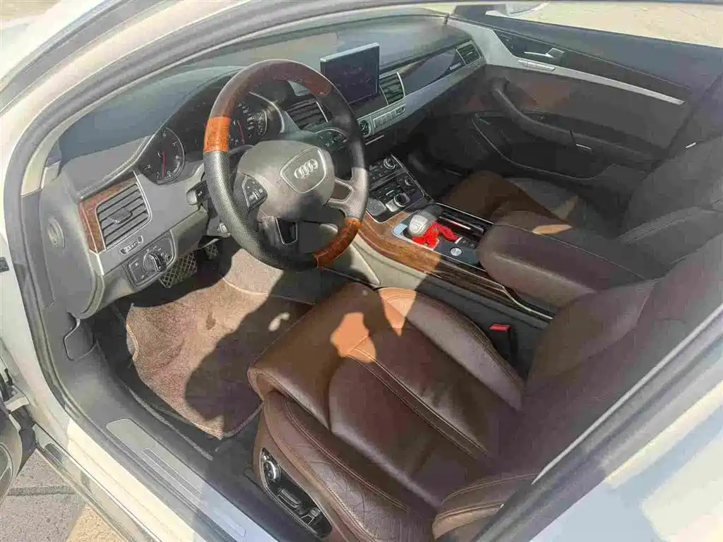 Audi A8 2014 A8L 45 TFSI quattro Comfort фото 4