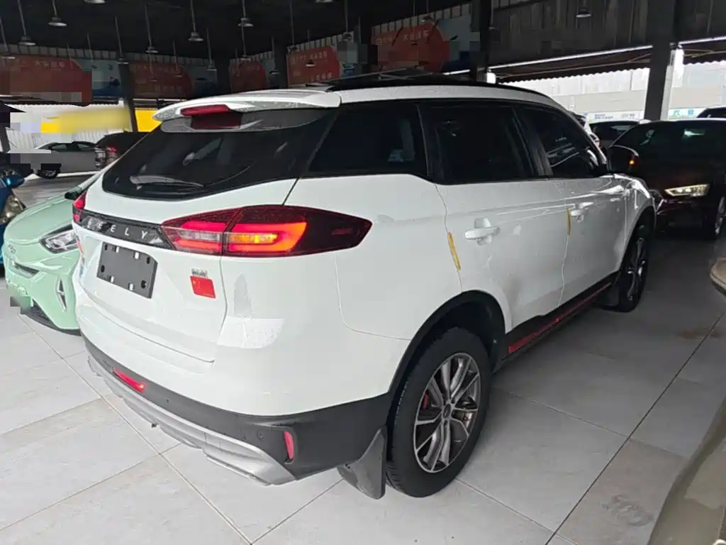 صورة 7 - Geely Atlas