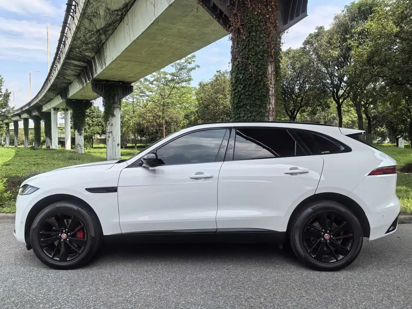Jaguar F-PACE 2023 2023 P250 R-Dynamic BLACK