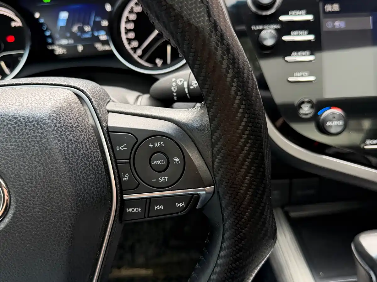 Toyota Camry 2018 Hybrid 2.5HG Luxury Edition фото 20