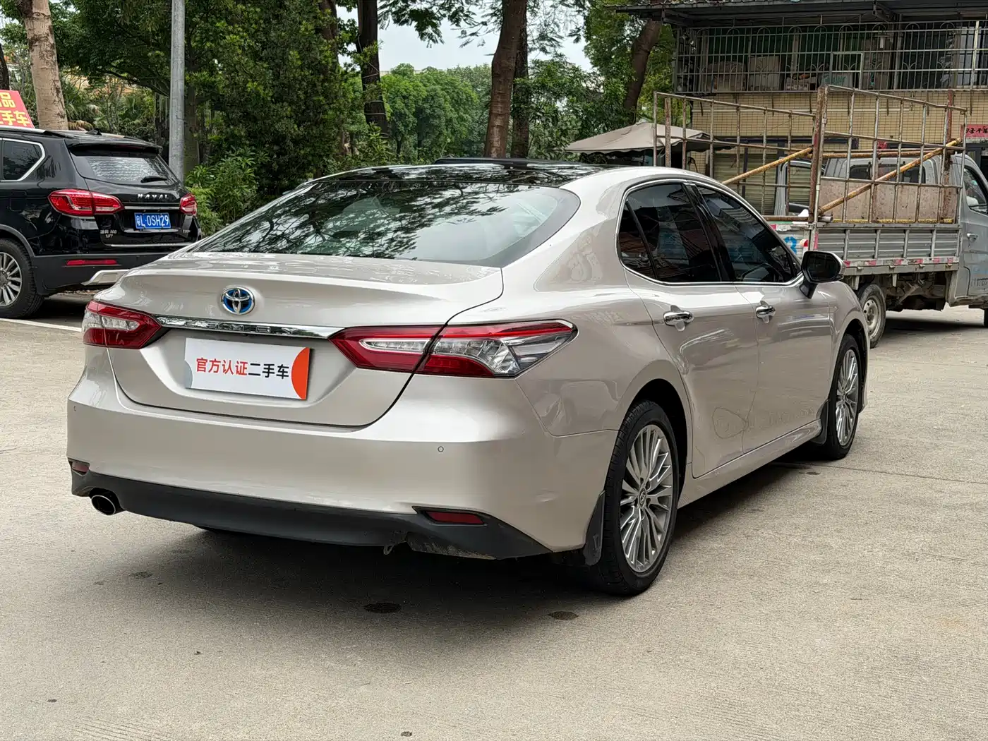 Toyota Camry 2018 Hybrid 2.5HG Luxury Edition фото 5