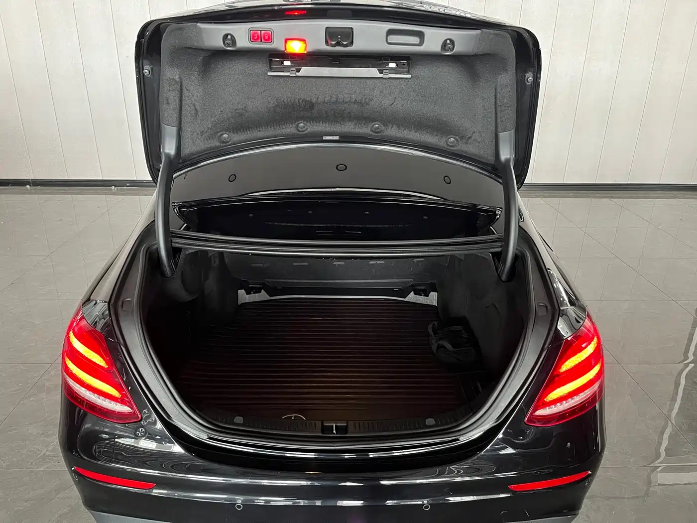 Mercedes-Benz E-Class 2019 E 300 L Sport Fashion фото 15