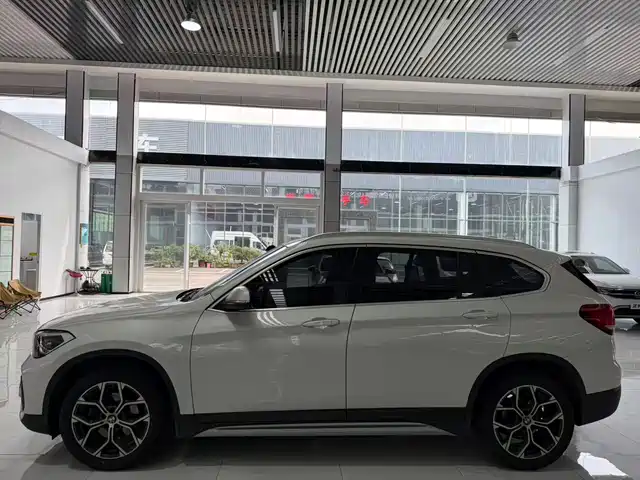 BMW X1 2022 sDrive20Li Premium — фото 3