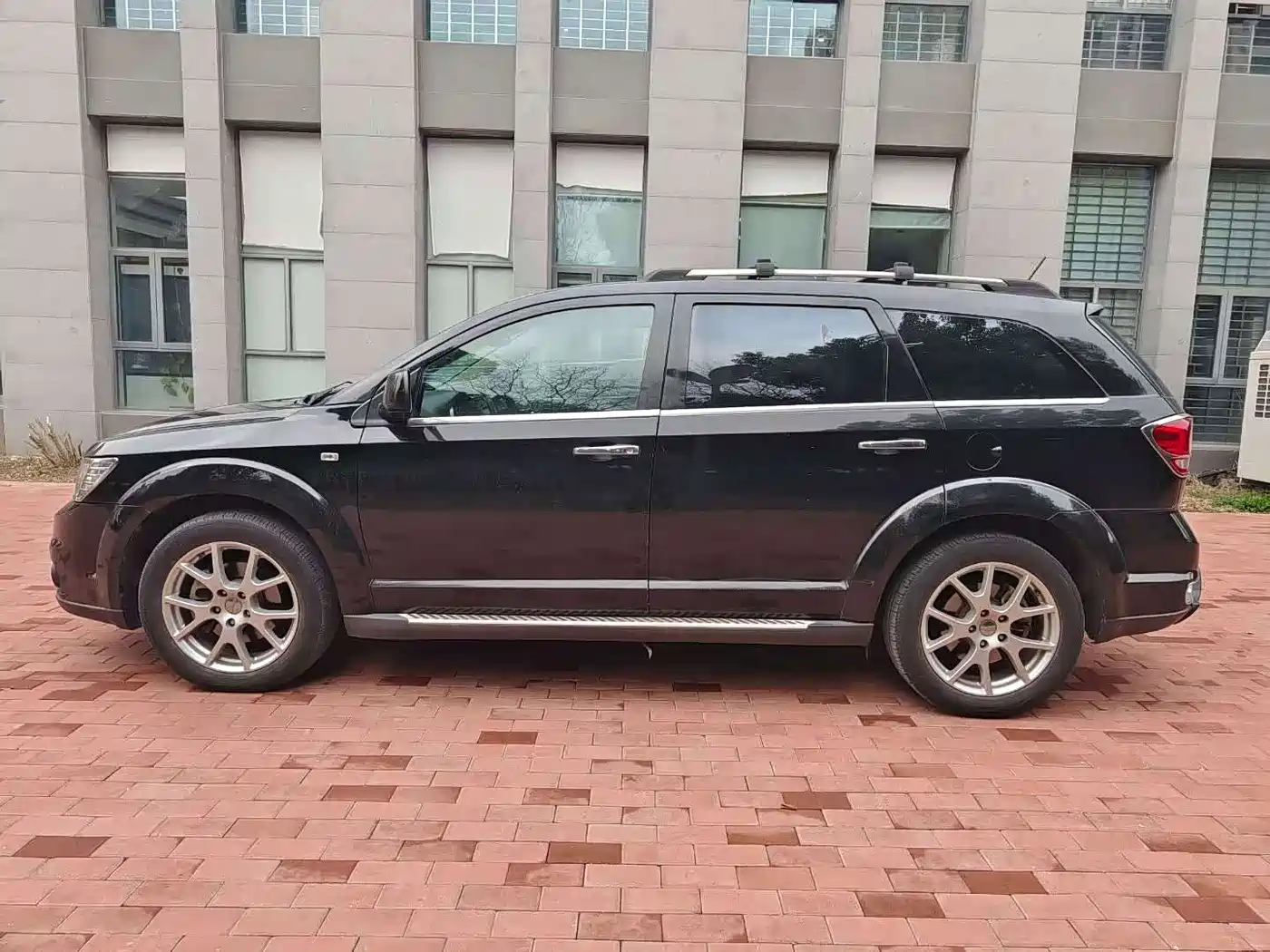 Dodge Journey 2013 2013 Model 2.4L 2WD Premium Edition