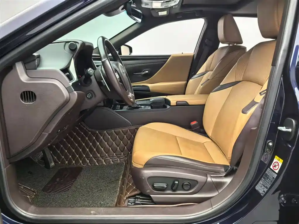 Lexus ES 2018 300h Excellence Edition China V фото 12