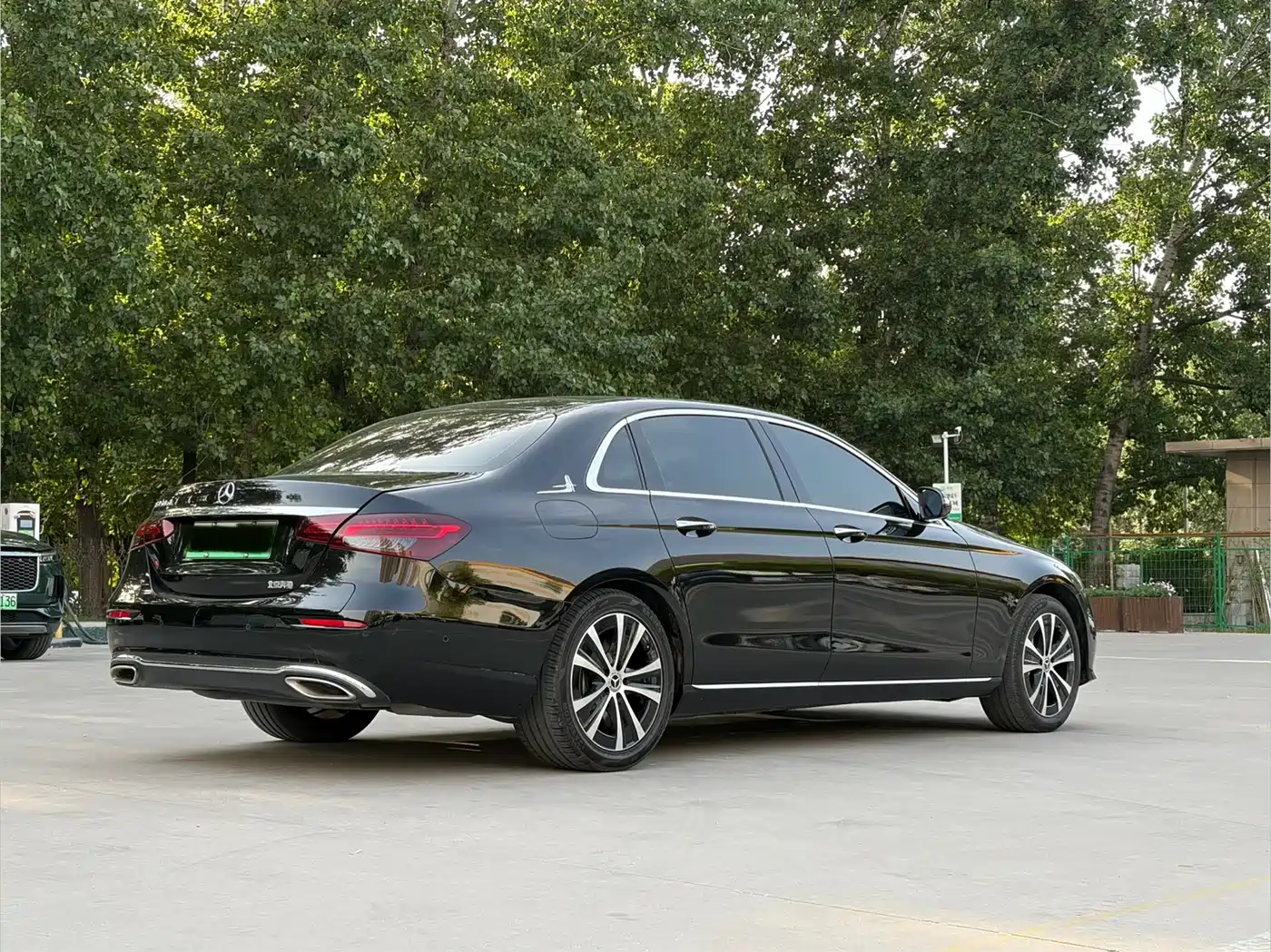Mercedes-Benz E-Class New Energy 2022 E 350 e L Plug-in Hybrid Sedan фото 19