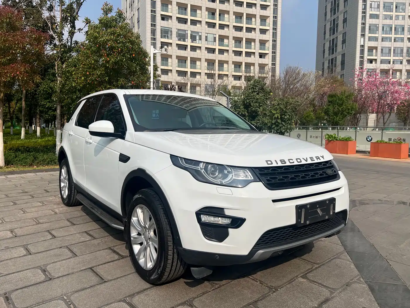 Land Rover Discovery Sport 2018 240PS SE Edition фото 3