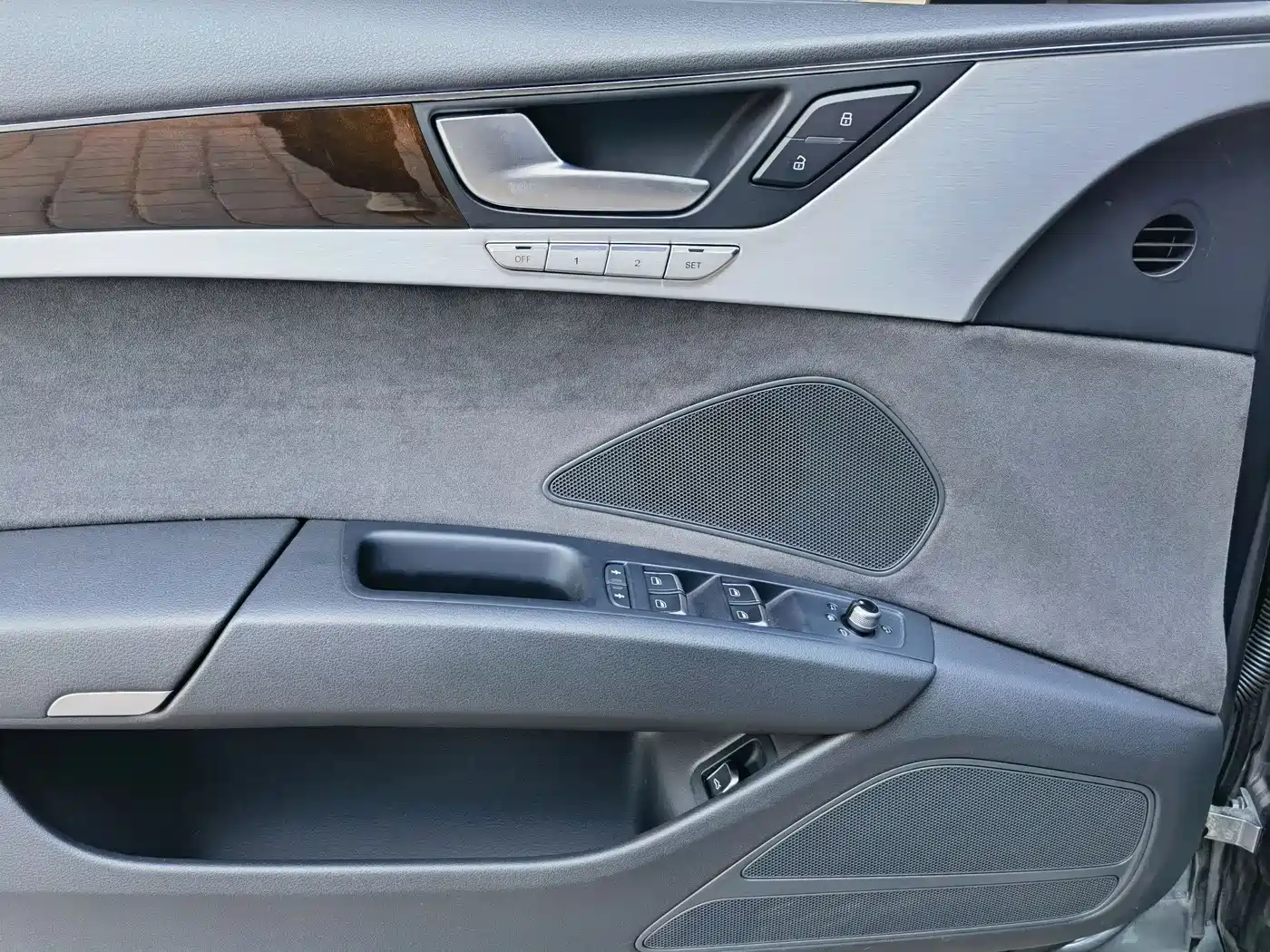 Audi A8 2014 A8L 45 TFSI quattro Comfort фото 9