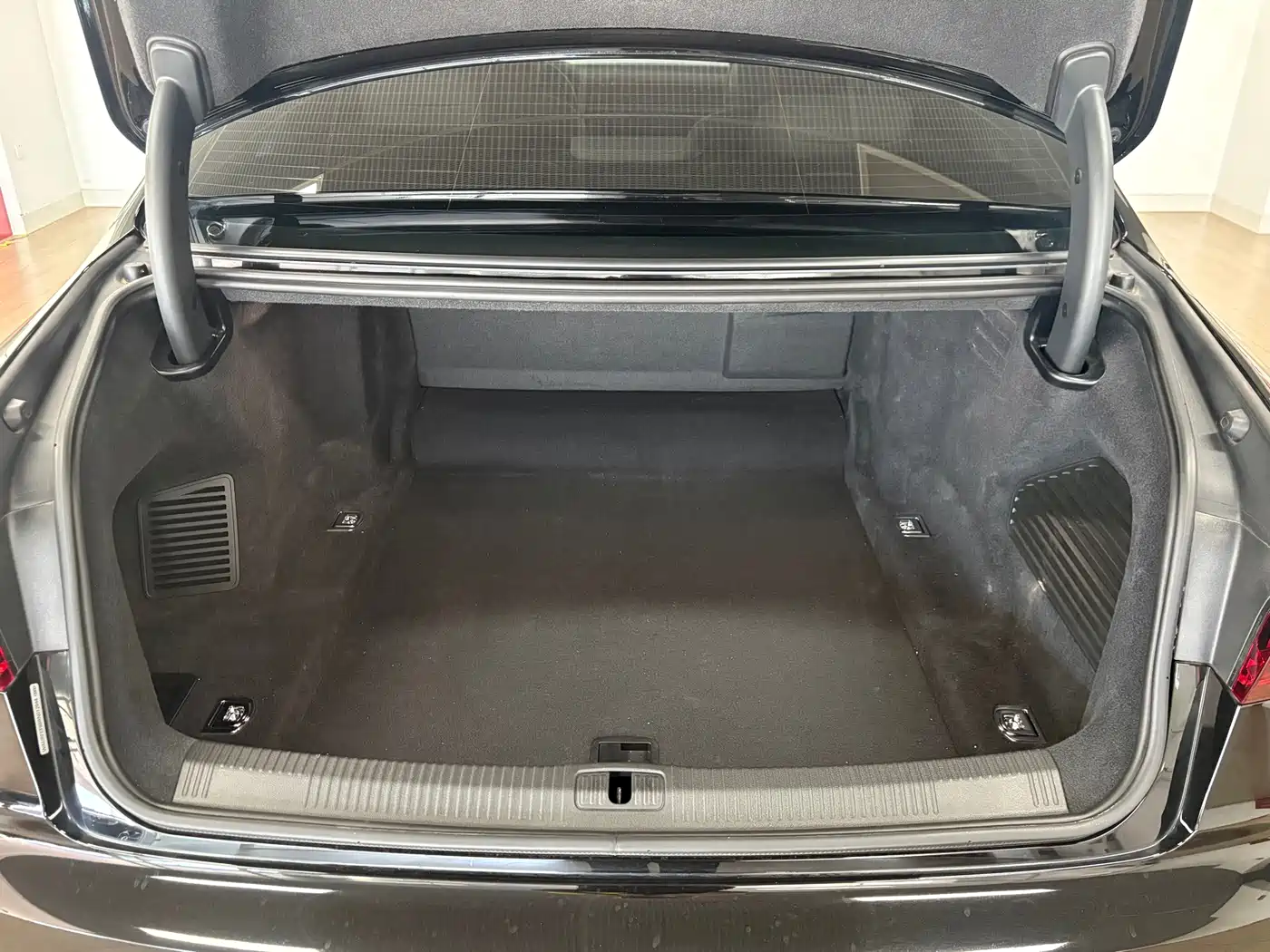 Audi A8 2025 2024 Model A8L 45 TFSI quattro Luxury
