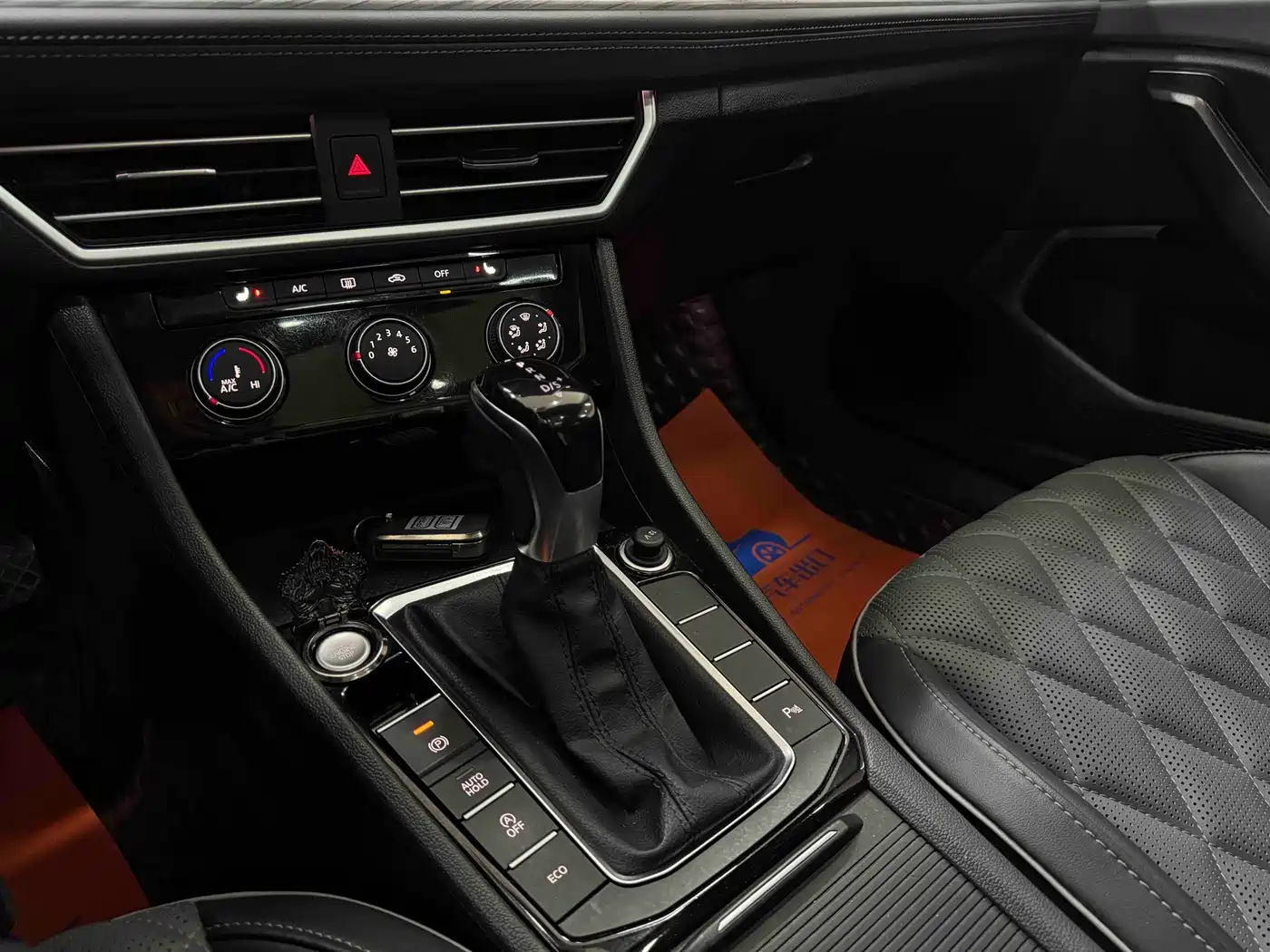 Volkswagen Sagitar 2023 Model Year 280TSI DSG Surpass Edition фото 13