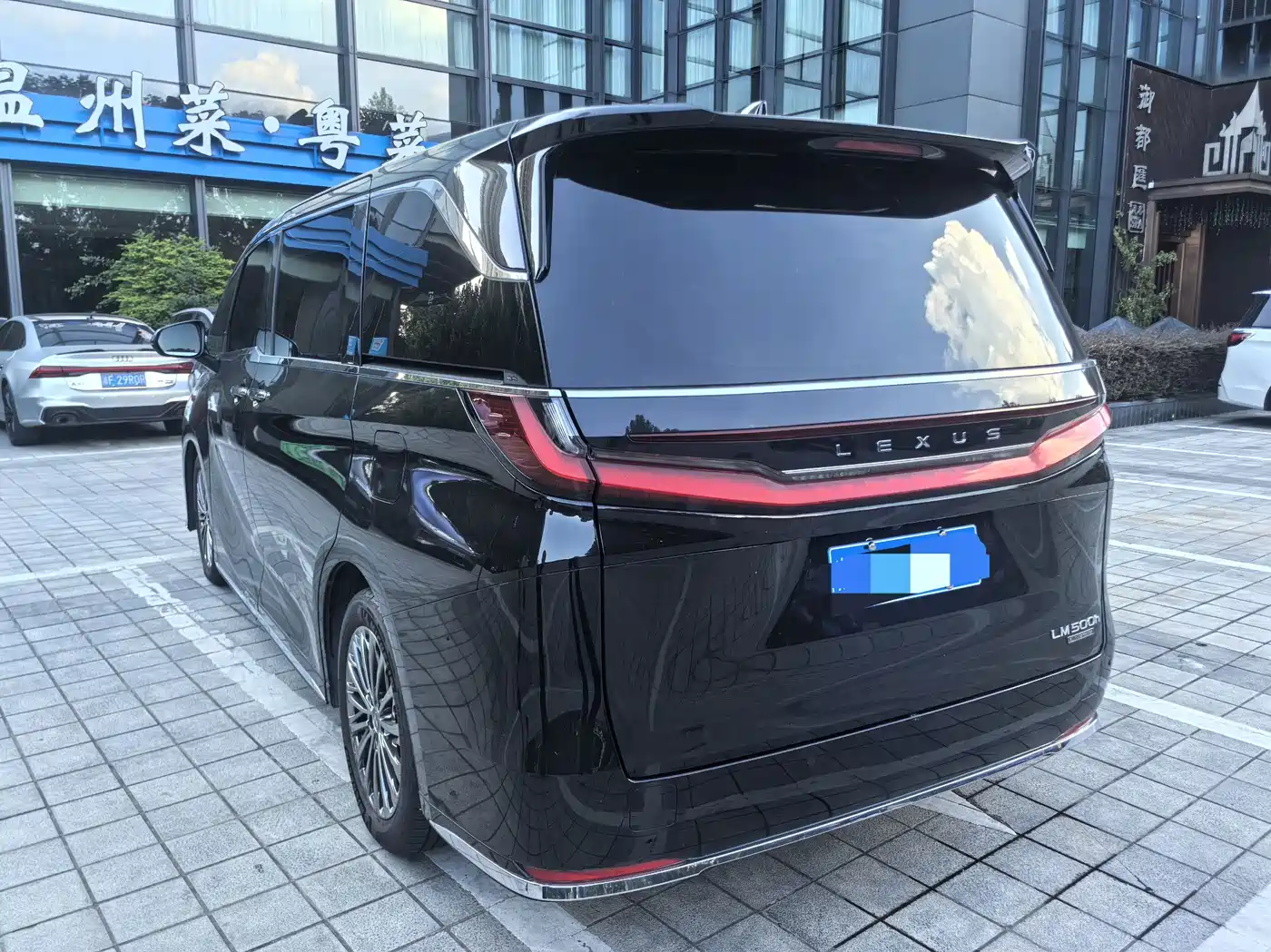 Lexus LM 2025 2023 500h 6-Seater Prestige Edition